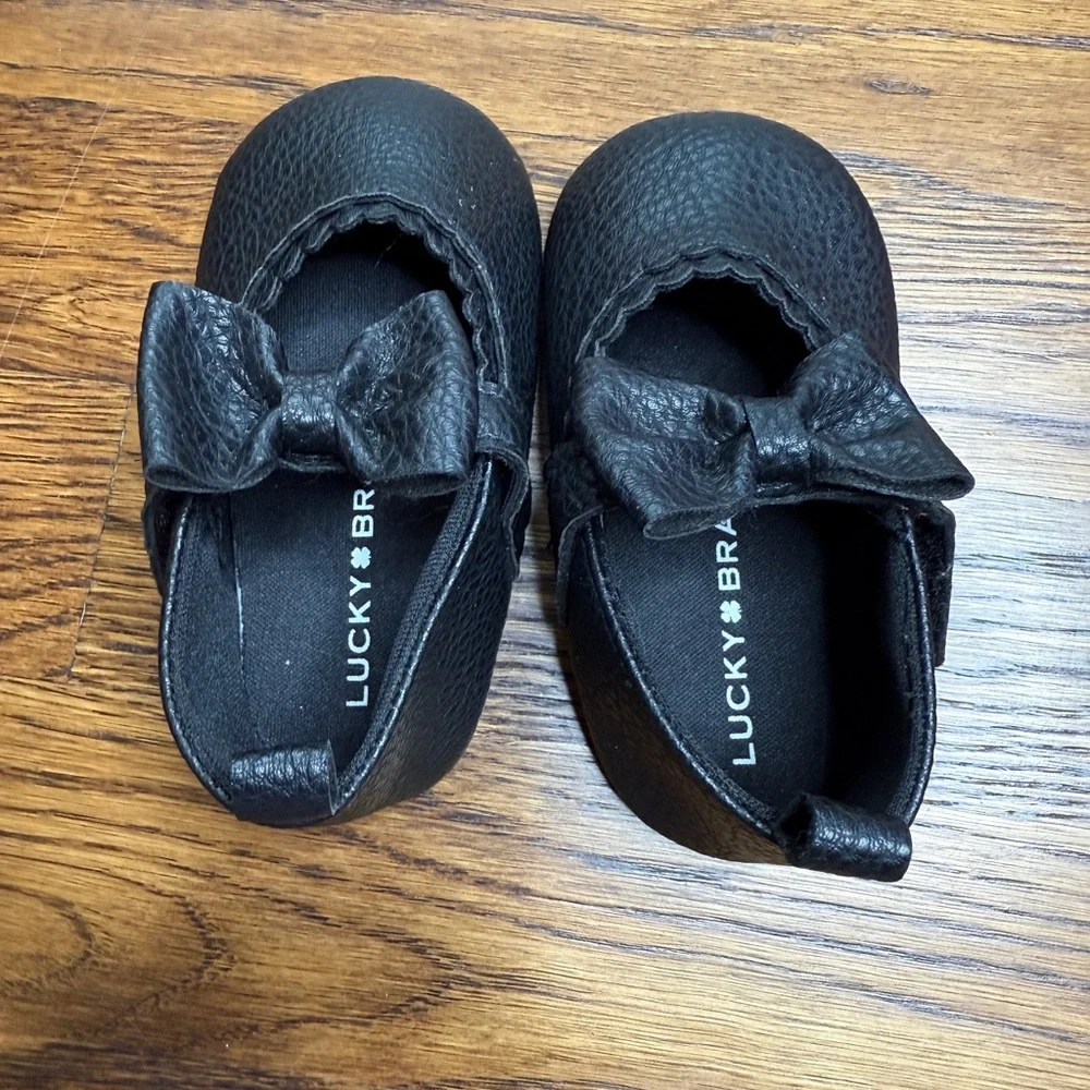 LUCKY BRAND Black “Emma” Baby Crib Shoes with Bow Velcro Closure Sz 4 (9-12m)